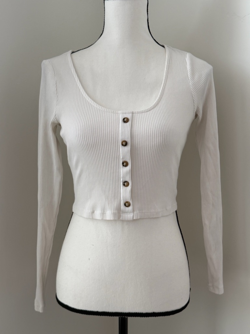 H&M White Ribbed Scoop-Neck Faux Button Crop Top